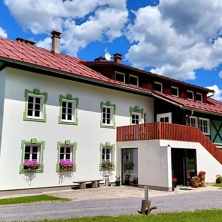 De Nussi's 3 * Bach (Tyrol)